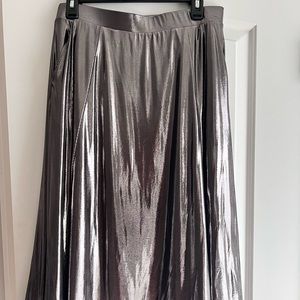 LIKE NEW METALLIC TORRID A-LINE SKIRT SZ 00